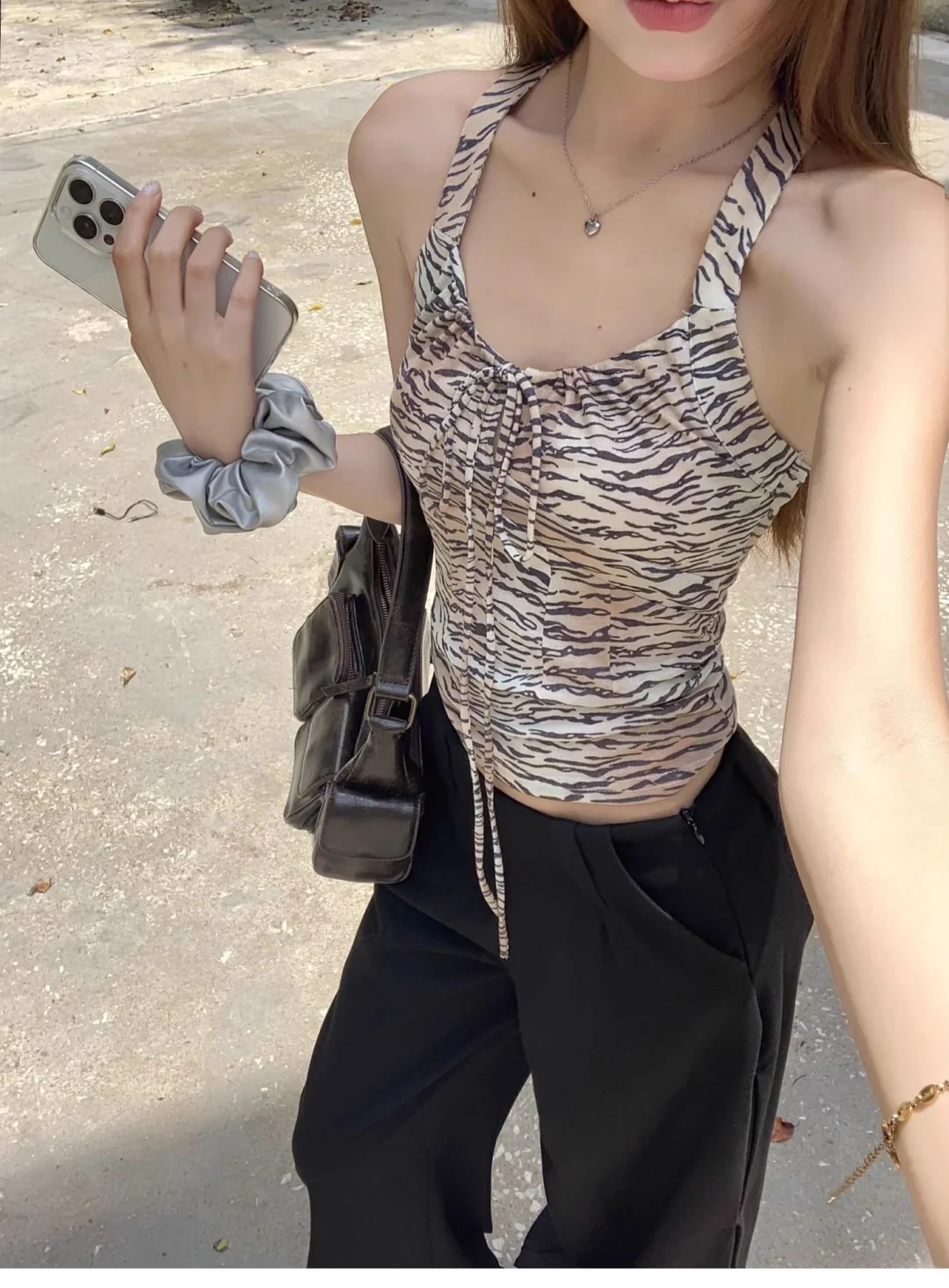 无敌的豹纹吊带背心🎽