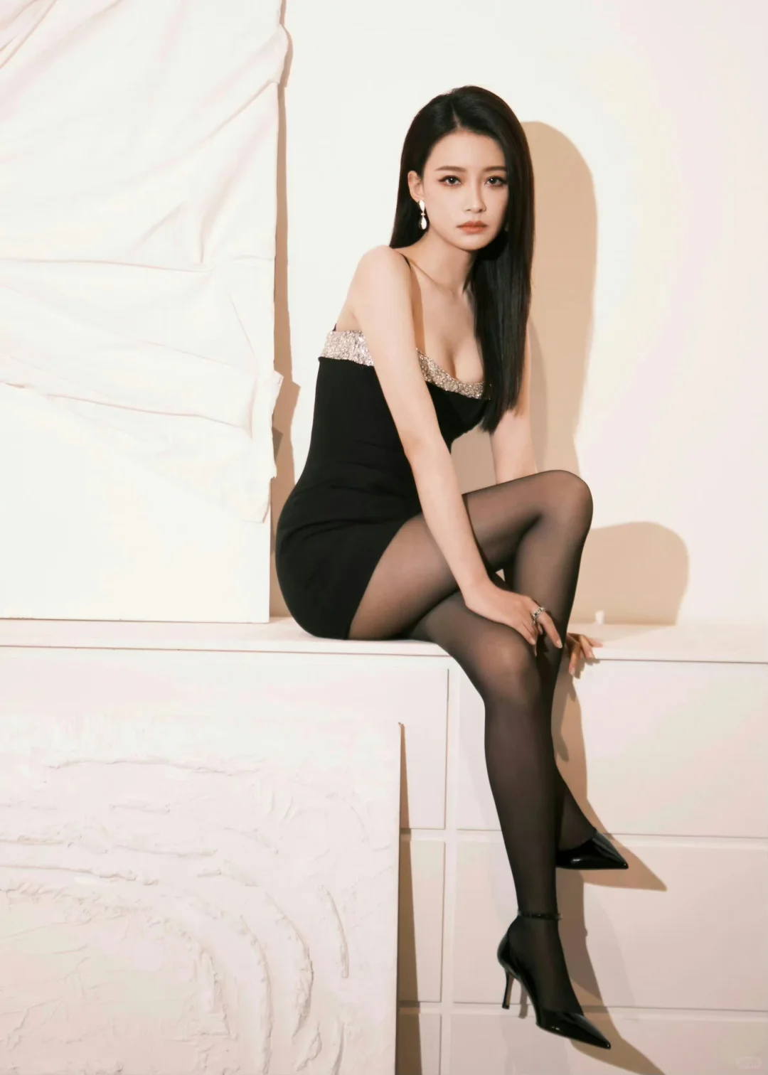 孙怡的黑丝美腿合集简直辣到心坎里了！