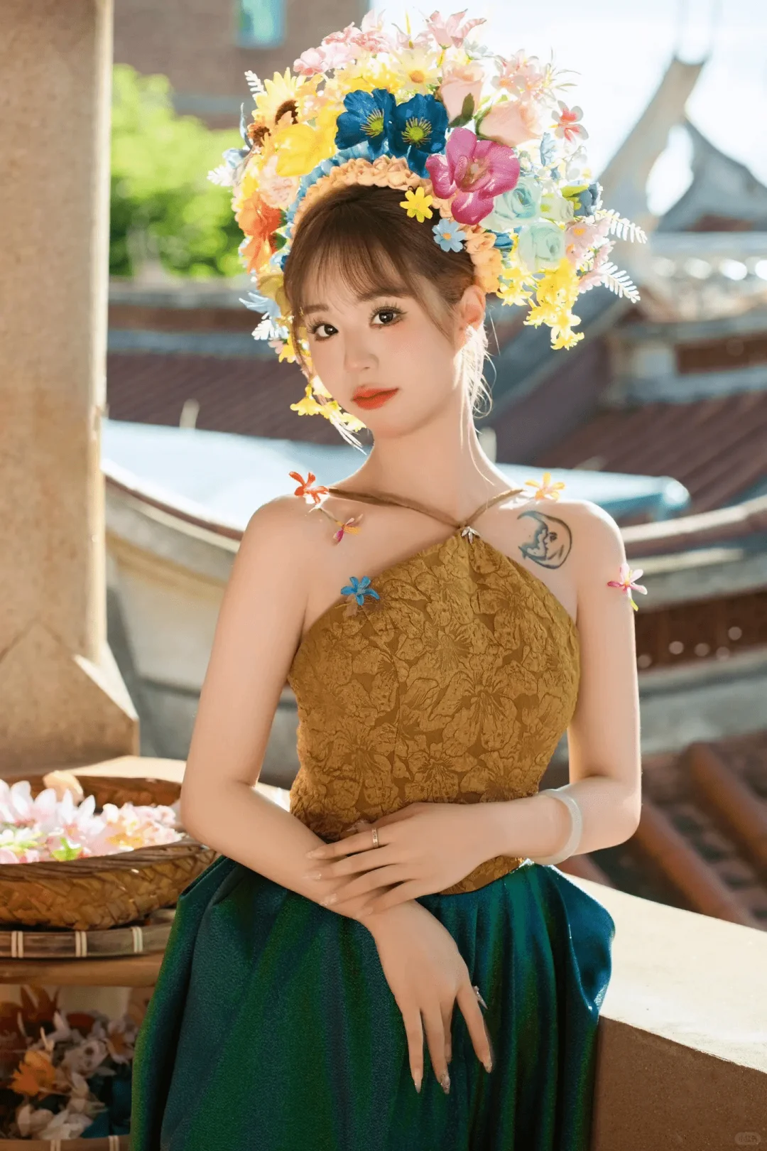 簪花与黄绿礼服的奇妙碰撞～