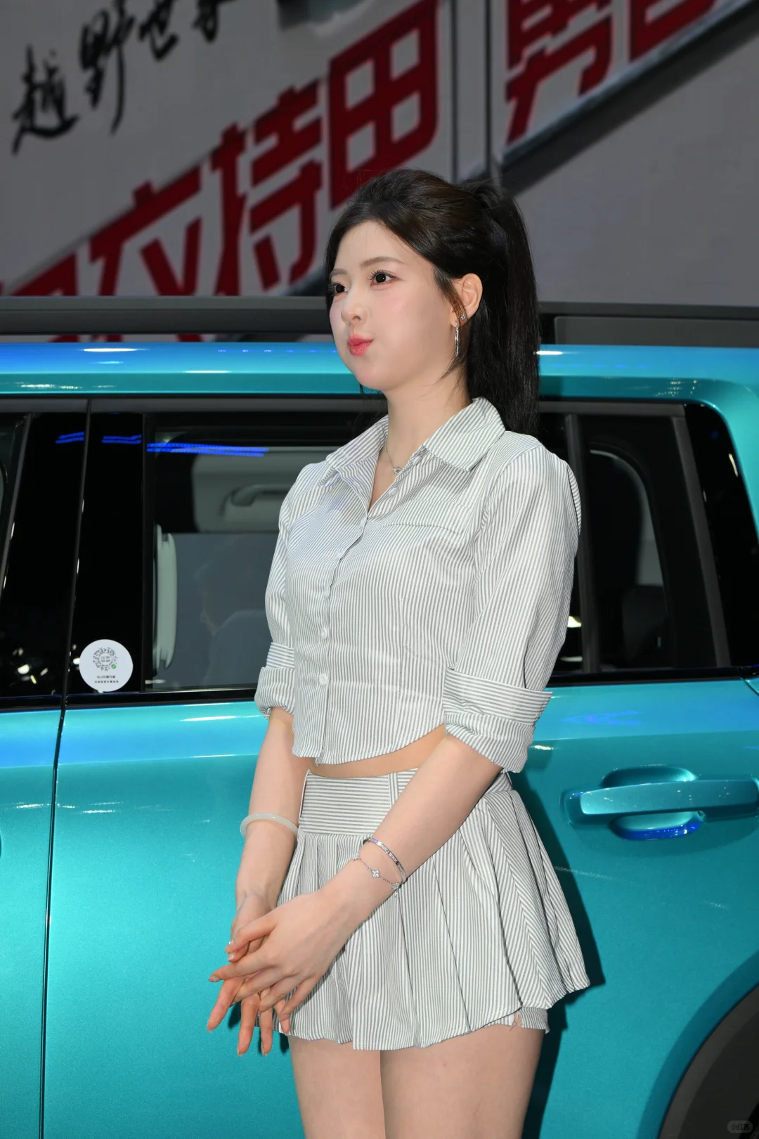 街拍美女——蓝色运动套装