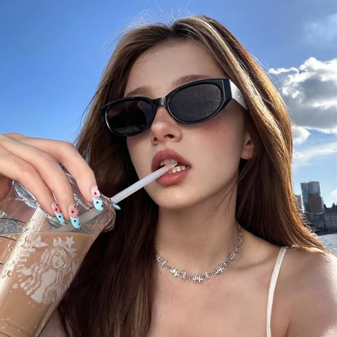 她不属于你的时候最迷人．