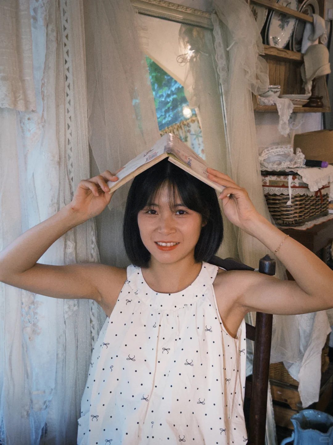 有点肌肉线条感的女生