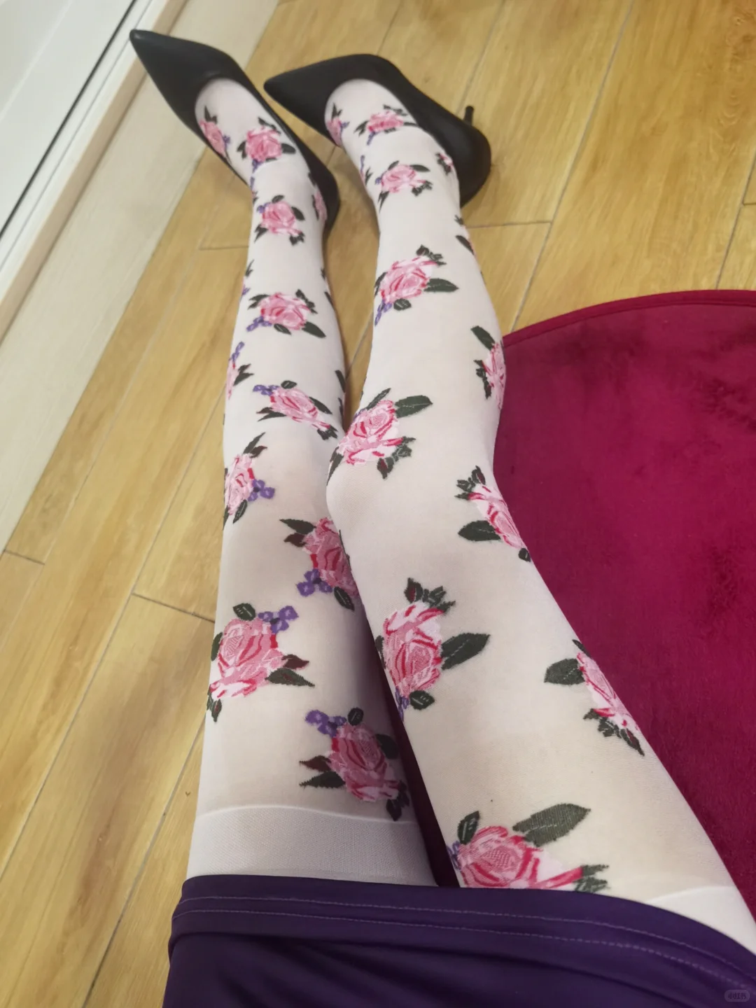 第一次穿这样的丝袜，还怪好看呢