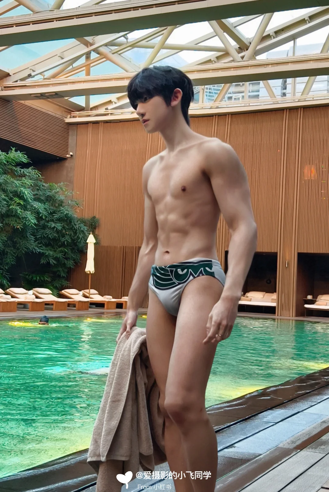 男生写真|泳池氛围感