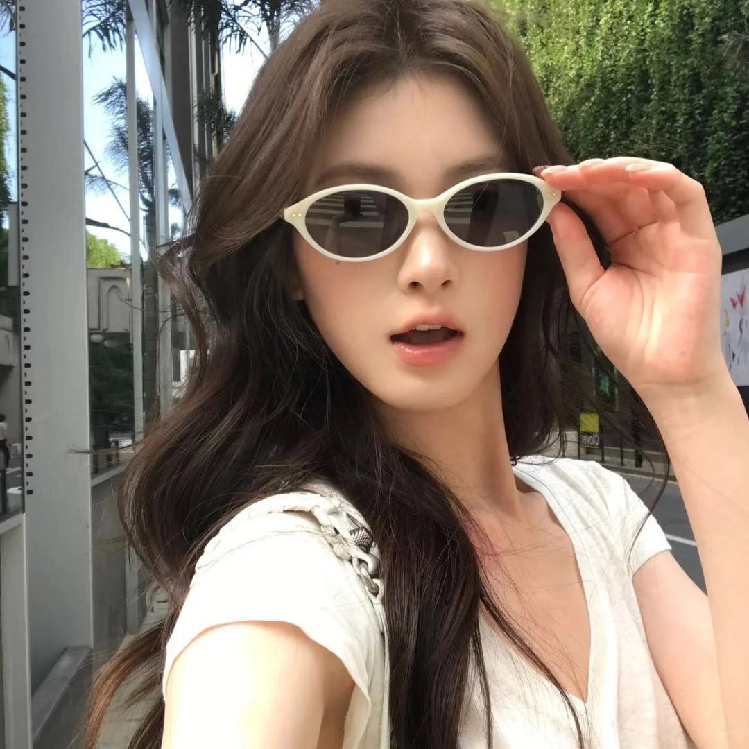 她不属于你的时候最迷人．