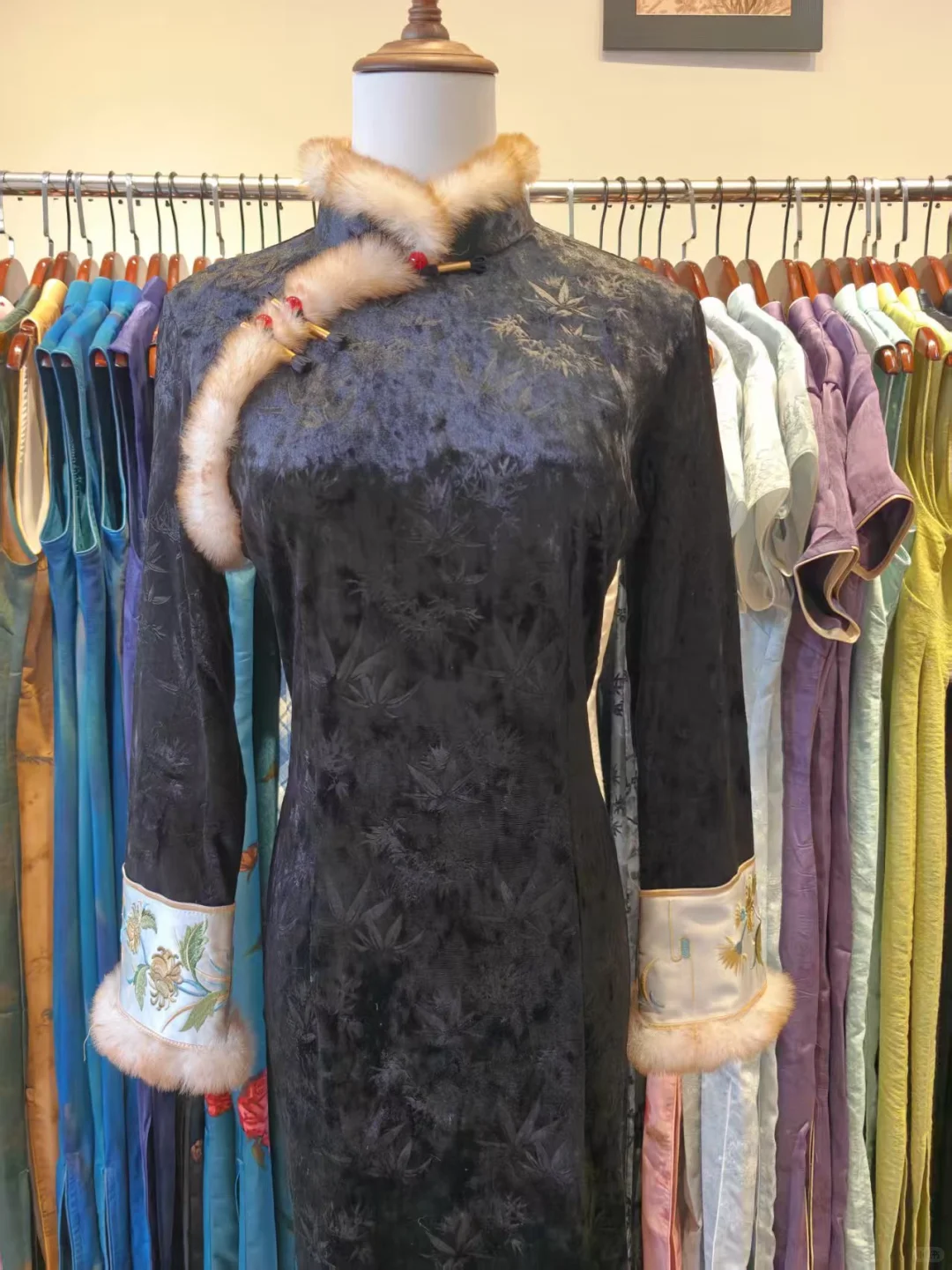 昆明老街百元旗袍店）买啦两件开心！