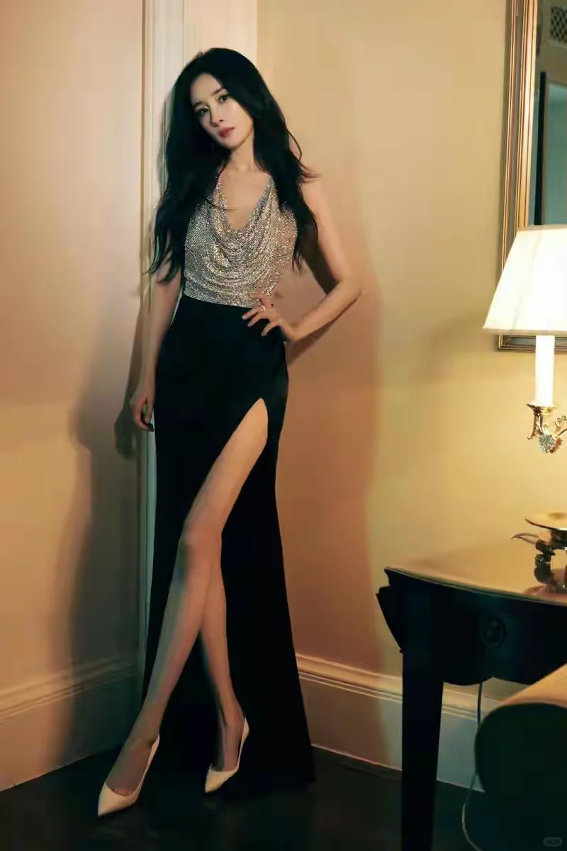 杨幂｜这大长腿身材看着都心动！！❤️❤️