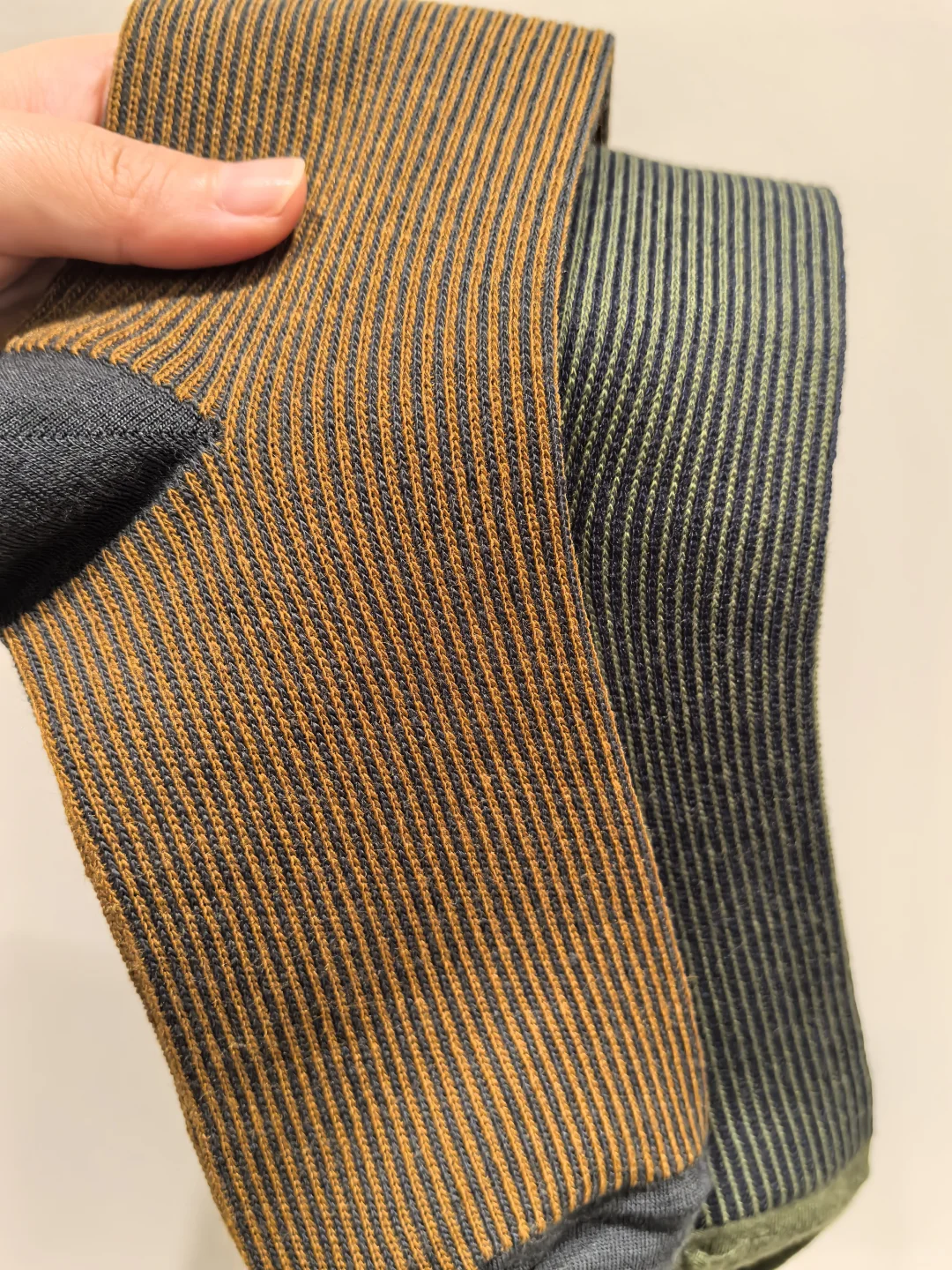 Tabio/ 新款，撞色条纹羊毛小腿袜～