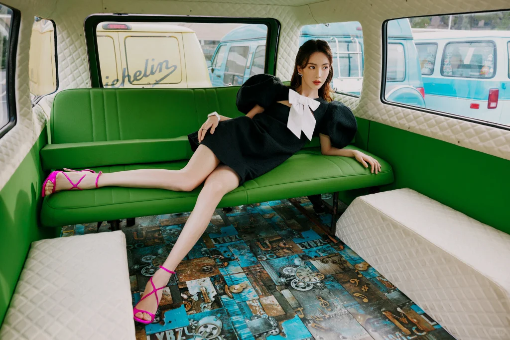 金晨美腿大赏！就整个被美呆住