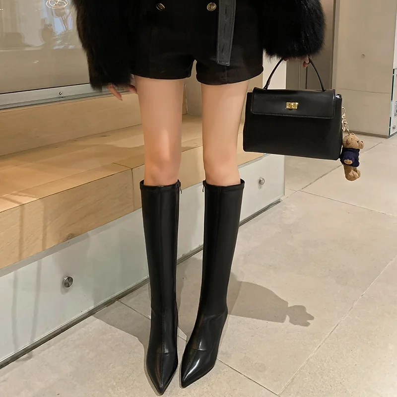 2025秋冬法式尖头猫跟白靴｜优雅氛围感拉满✨