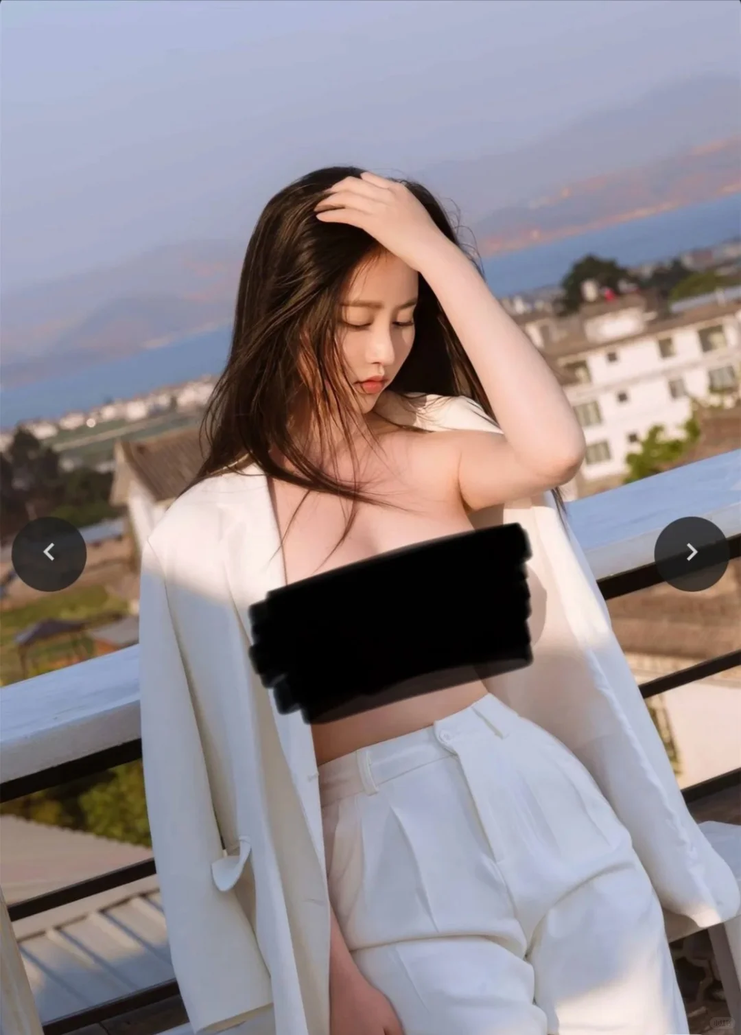 撩头发的美丽姐姐