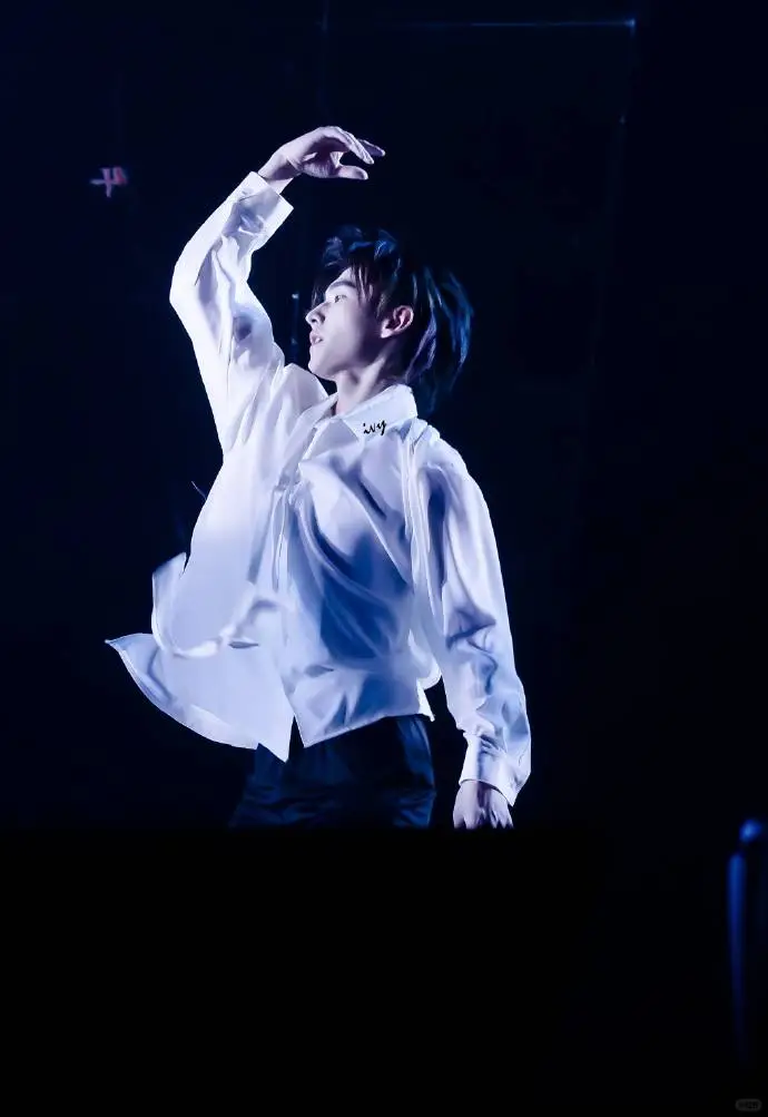 听说最高级的性感是……若隐若现🙈