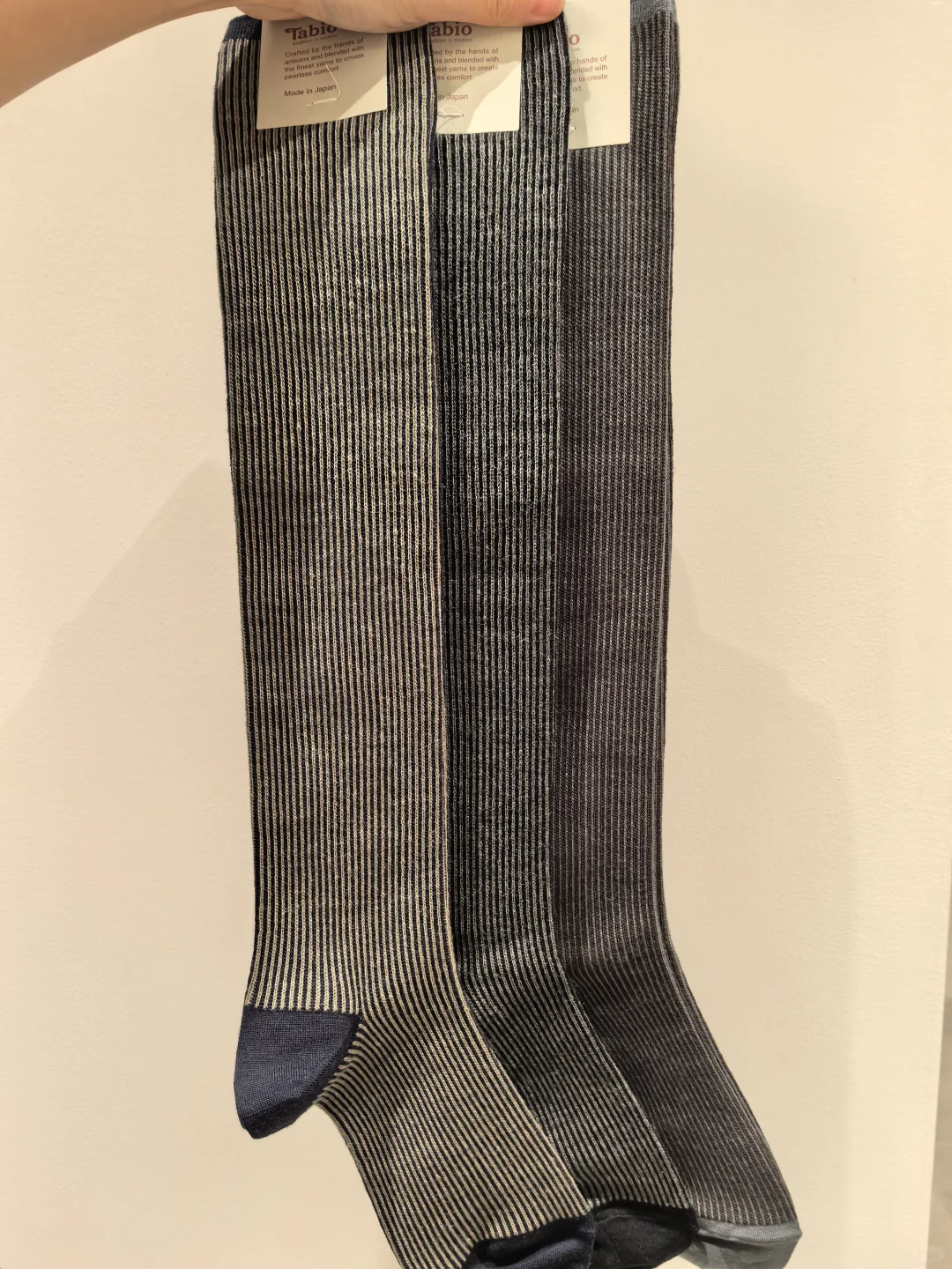 Tabio/ 新款，撞色条纹羊毛小腿袜～