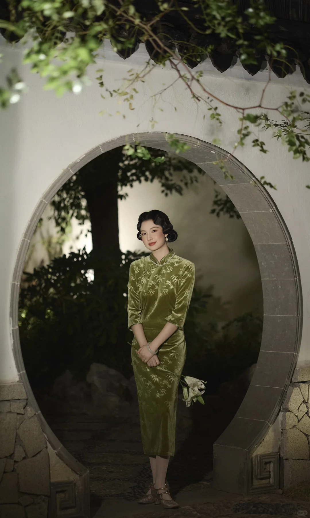 在江南写上一封信名为：青春《旗袍夜影》