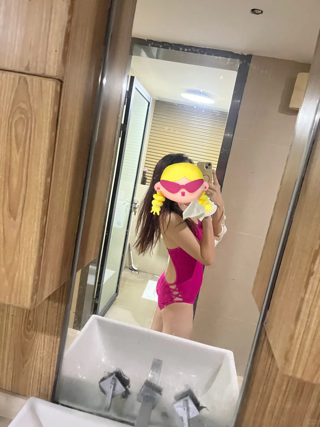 啊啊啊这泳衣谁穿谁好看啊！