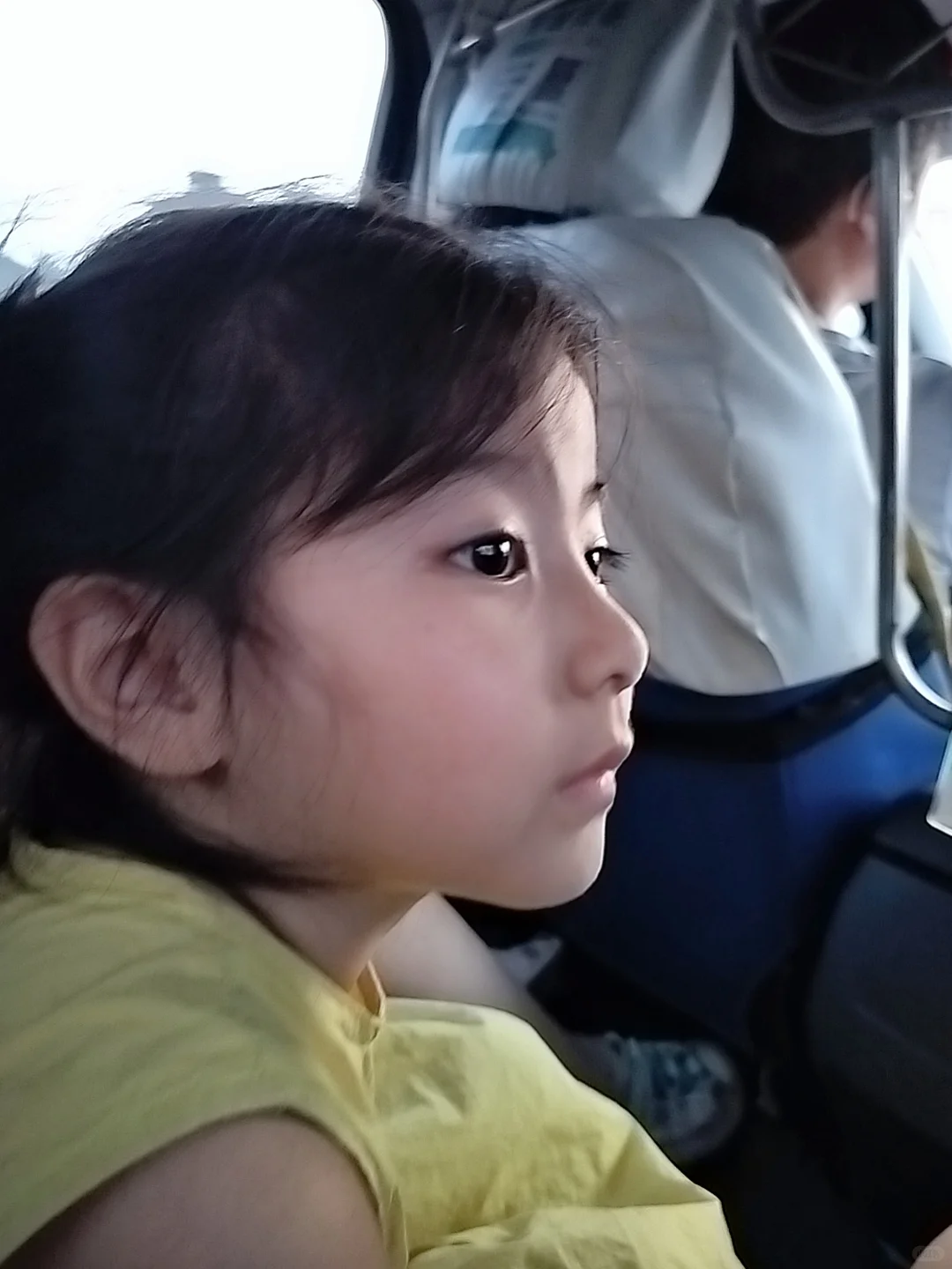 这优越的轮廓线