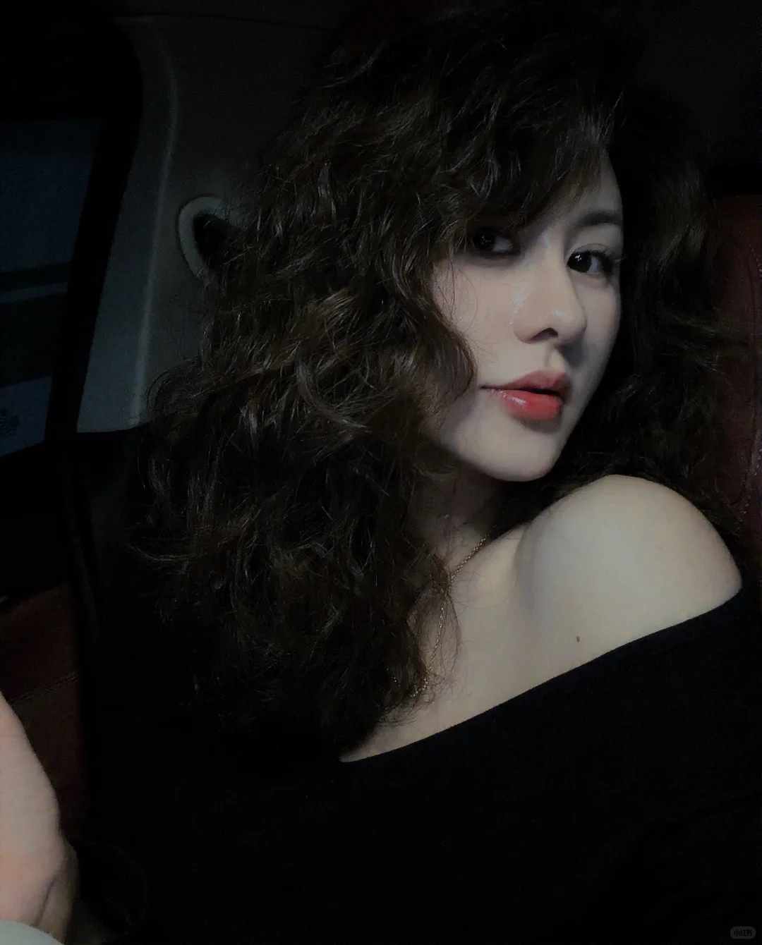 大卷发 港风靓女一招拿下