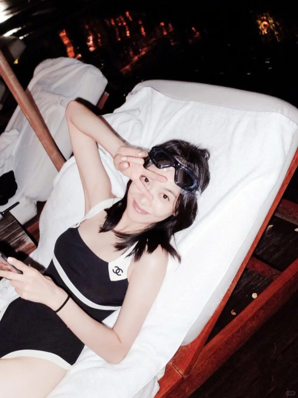 CHANEL中古95年海报明星款双C挂脖连体泳衣