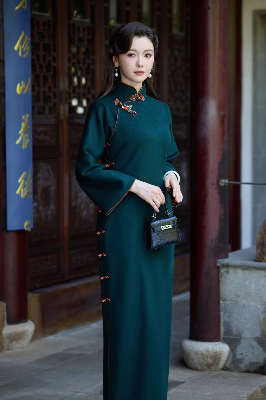 远山眉黛长，细柳腰枝袅