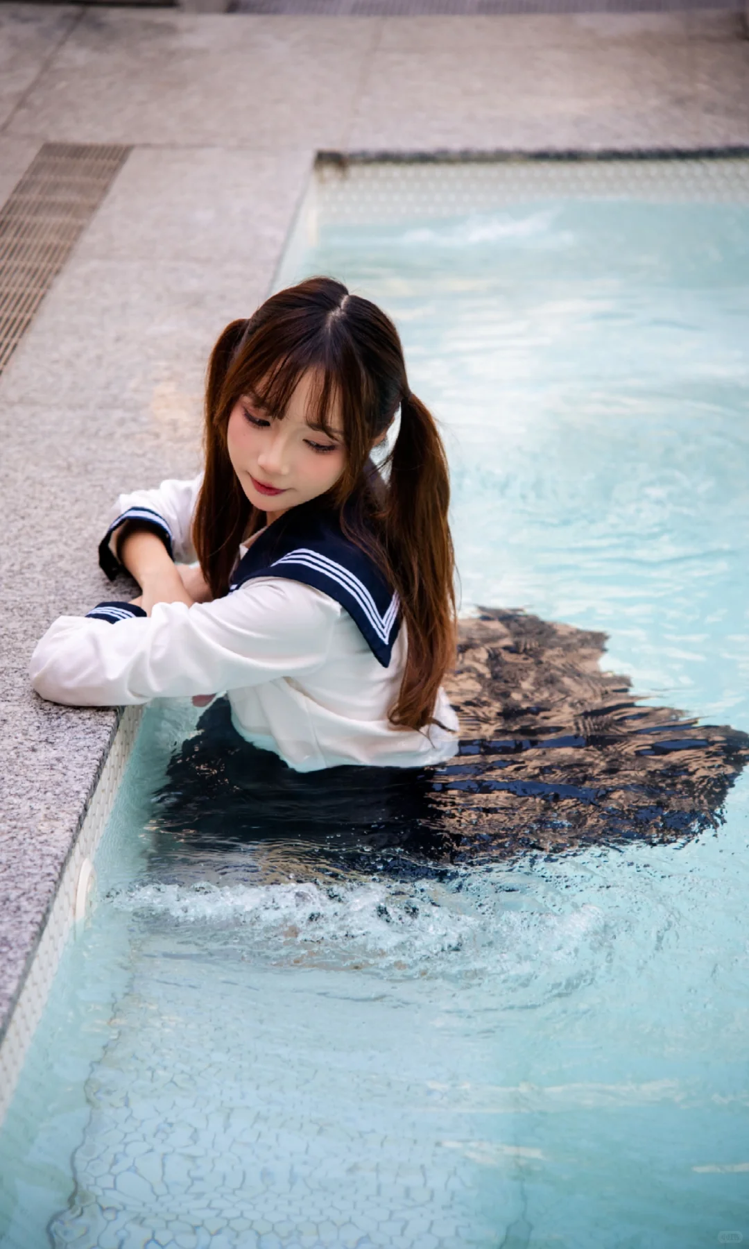 jk白丝温泉入水，美到爆！