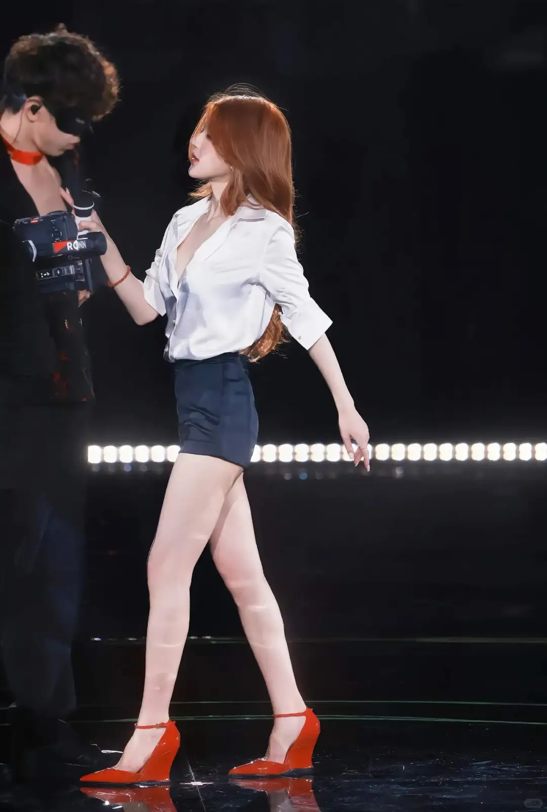 赵露思生日见面会御姐风十足简直直勾人心弦