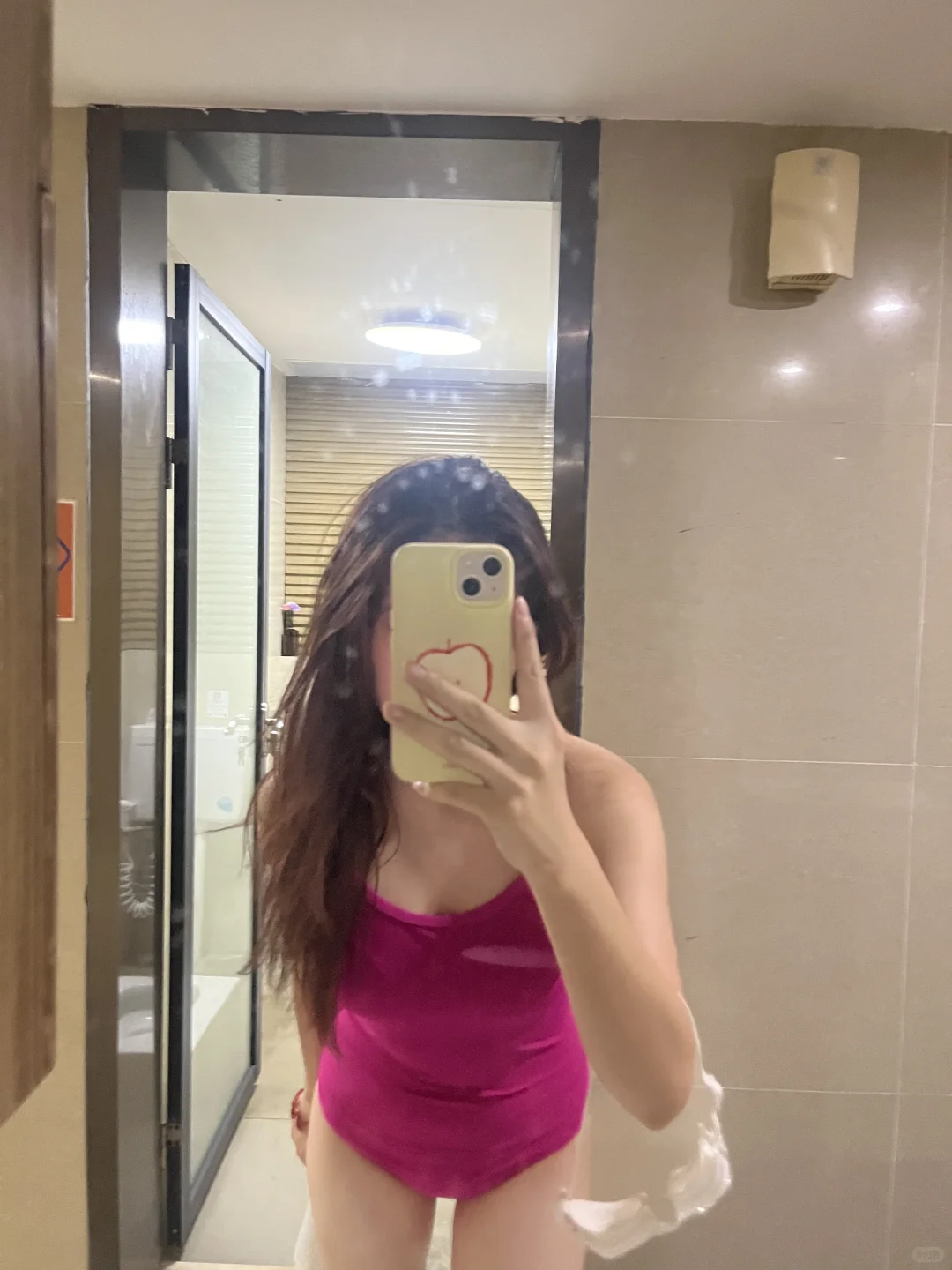 啊啊啊这泳衣谁穿谁好看啊！