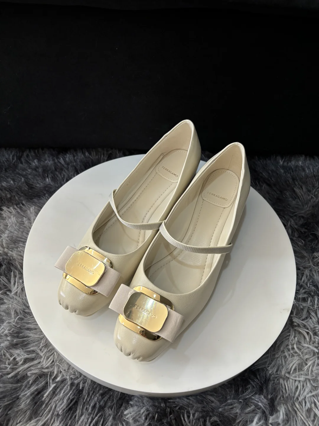 印象中是不是那个成熟女人的vara蝴蝶结