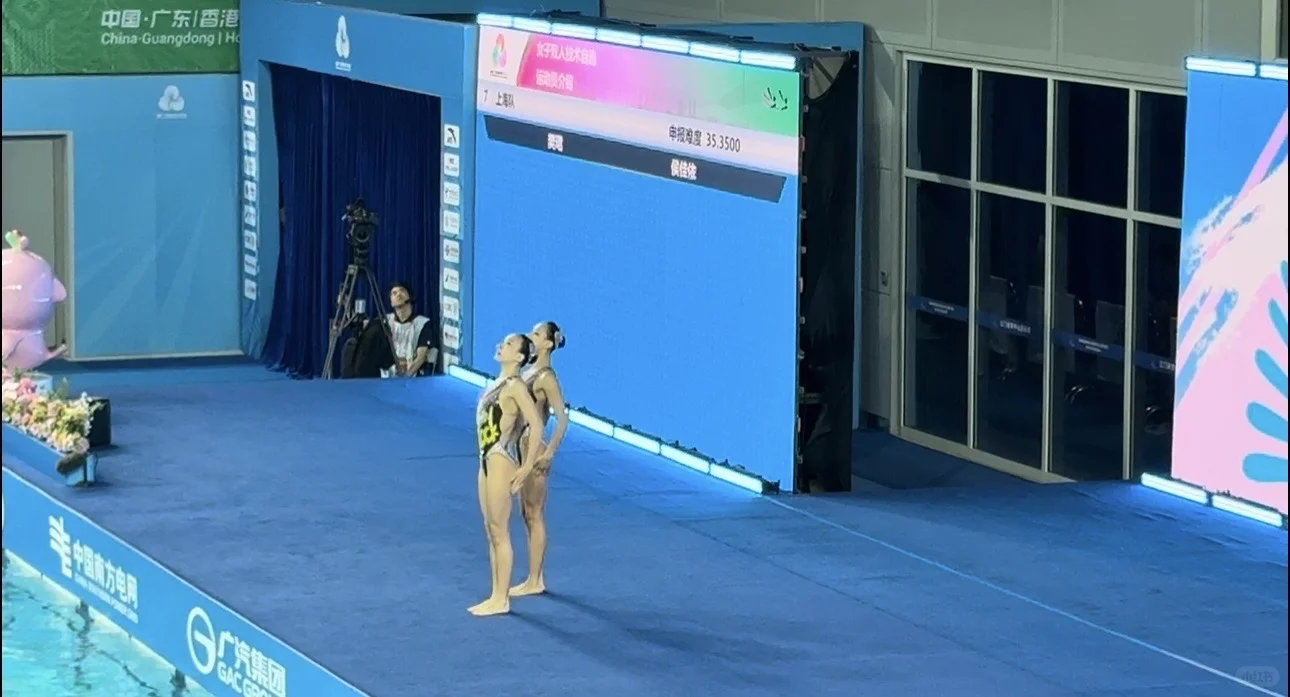 花样游泳现场真好看