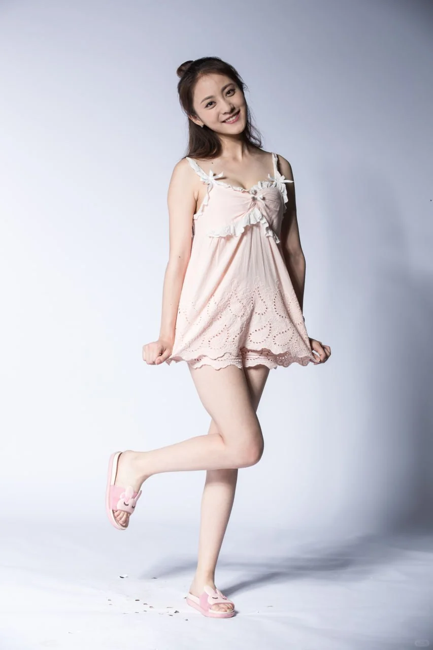 方子怡 吊带短裙大长腿 棚拍 原图 [213P]