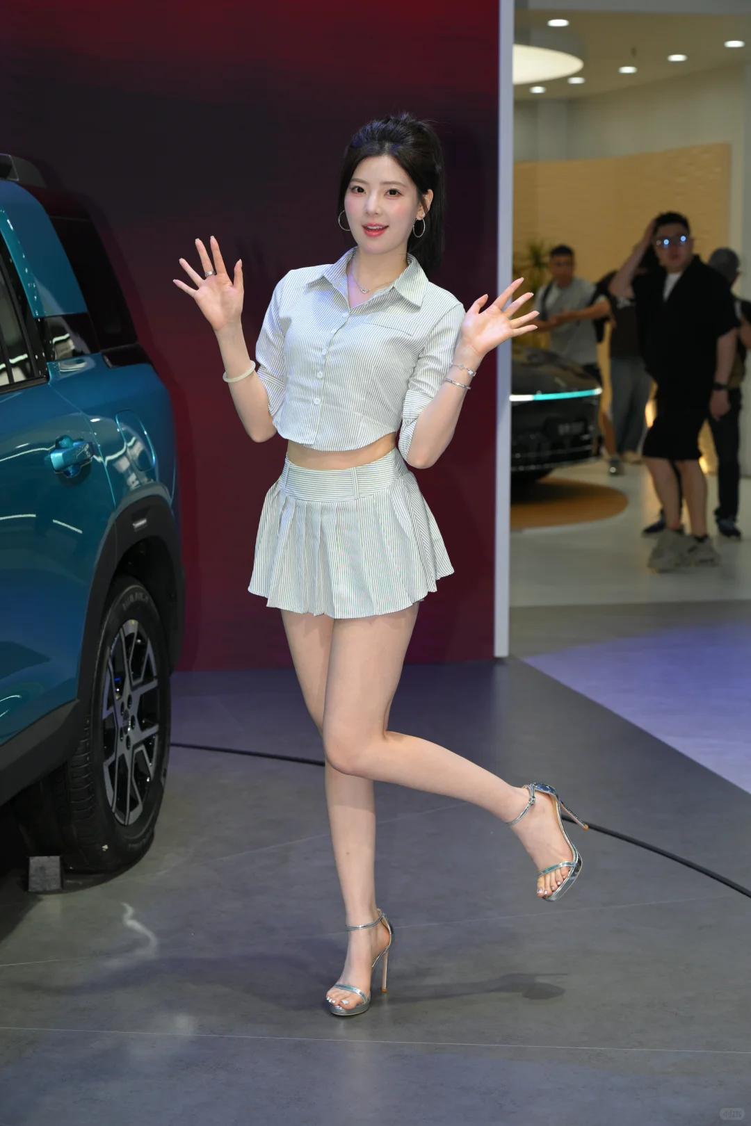 街拍美女——蓝色运动套装