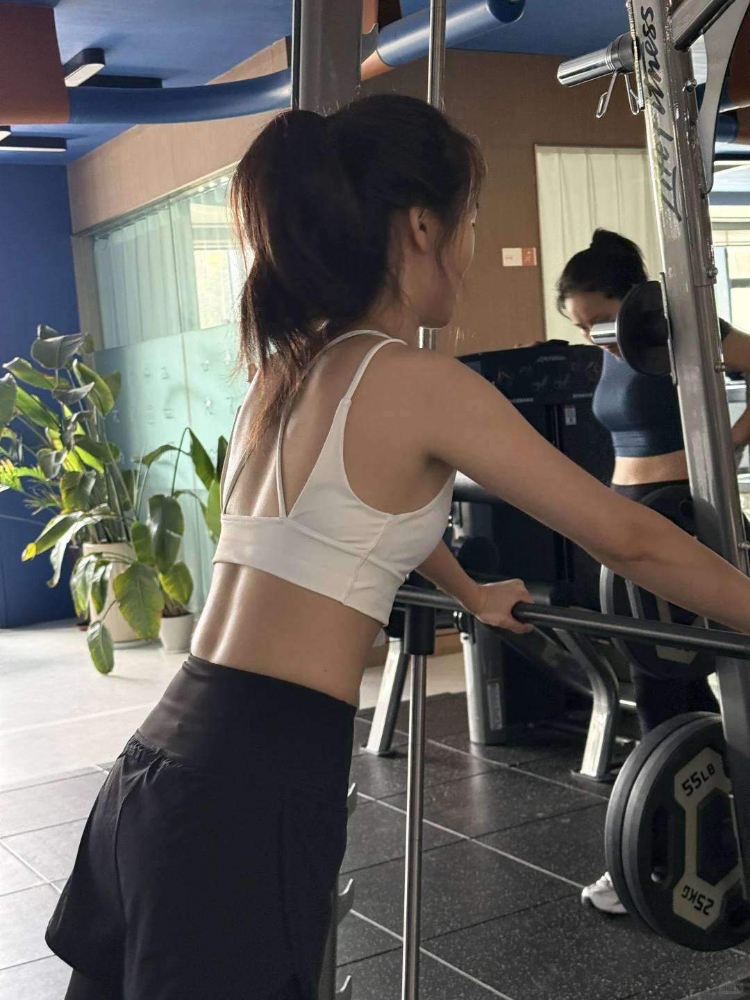 不敢想女生有肌肉线条该有多好看