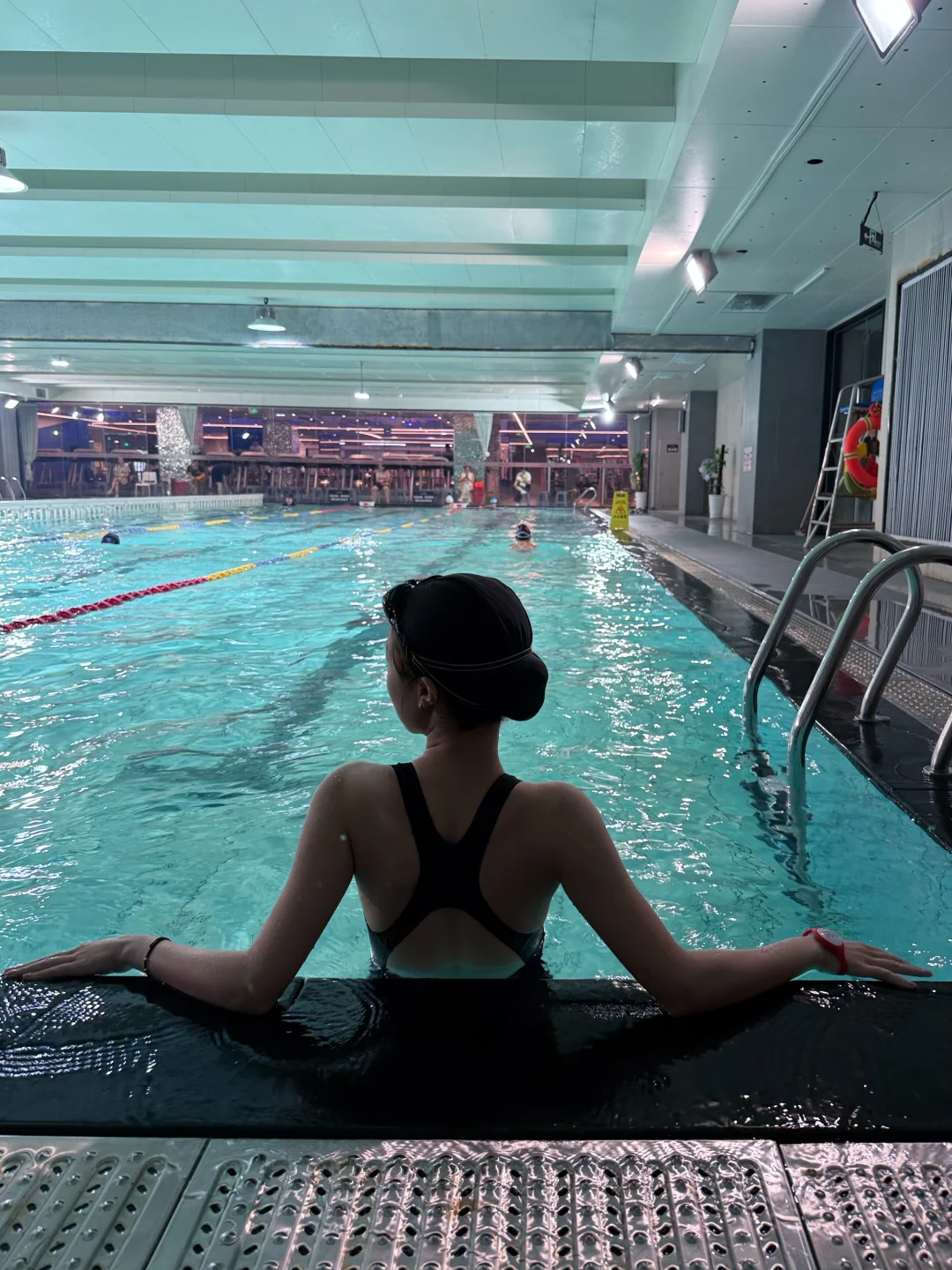 谁说室内游泳不能玩水？！💦