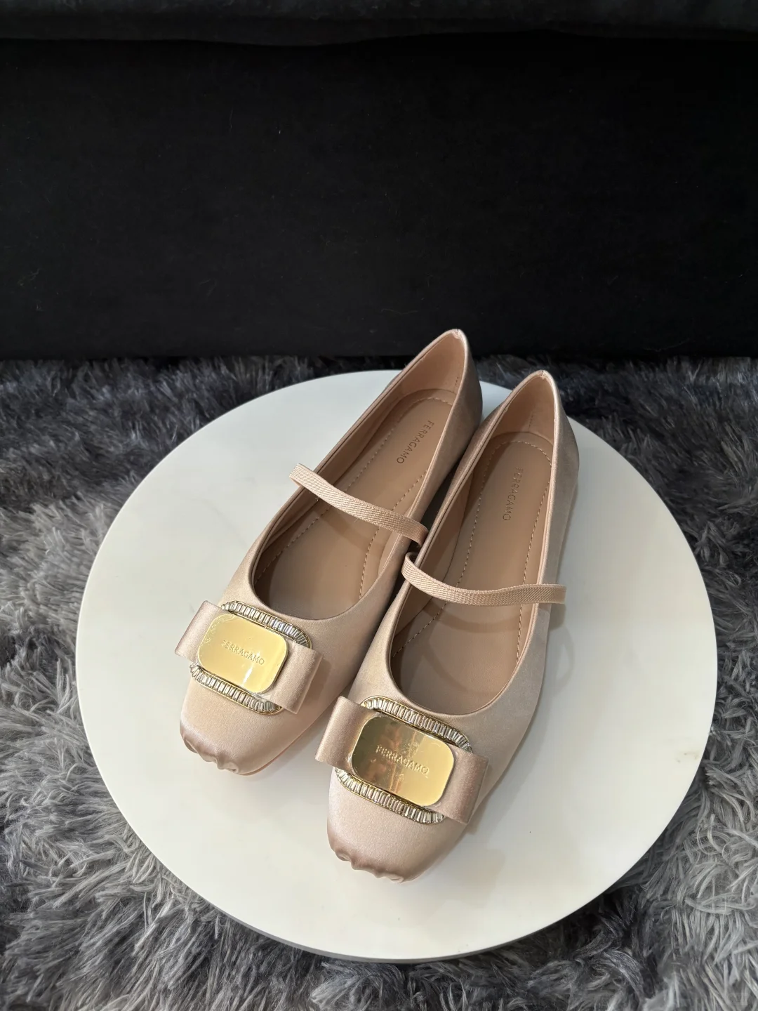 印象中是不是那个成熟女人的vara蝴蝶结