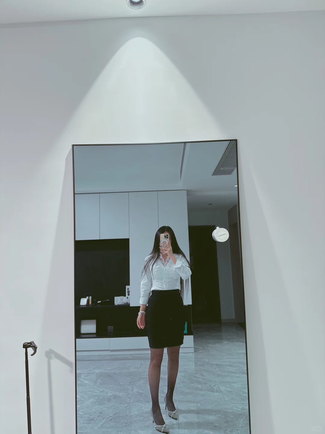 白衬衫包臀裙是真显身材