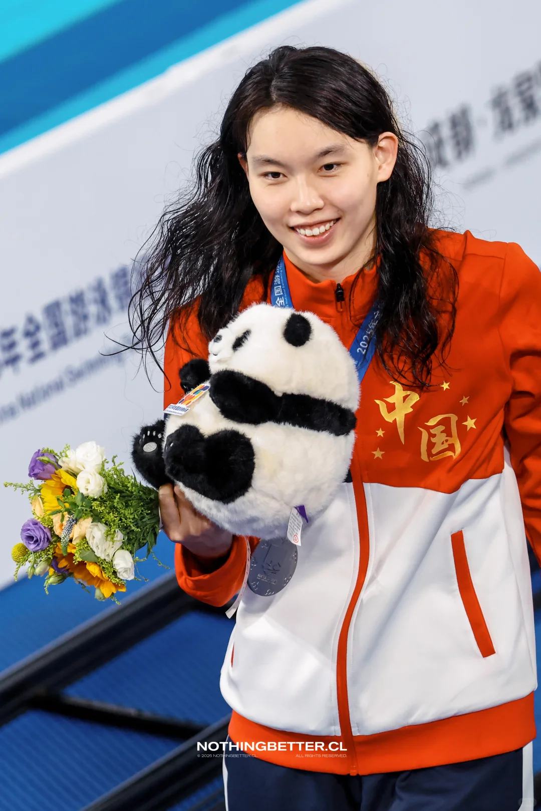 女百自接｜看 她们在笑