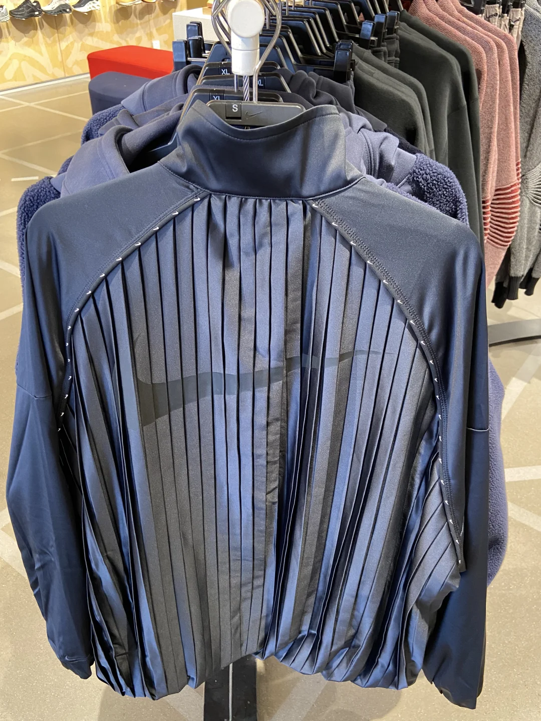 Nike Swoosh 立领休闲夹克外套 黑色 女款