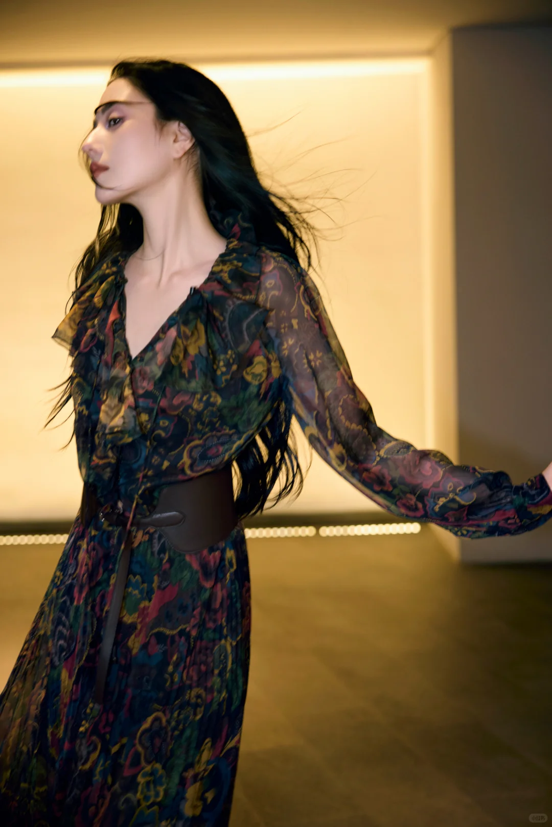 黑长直清冷美的娜然