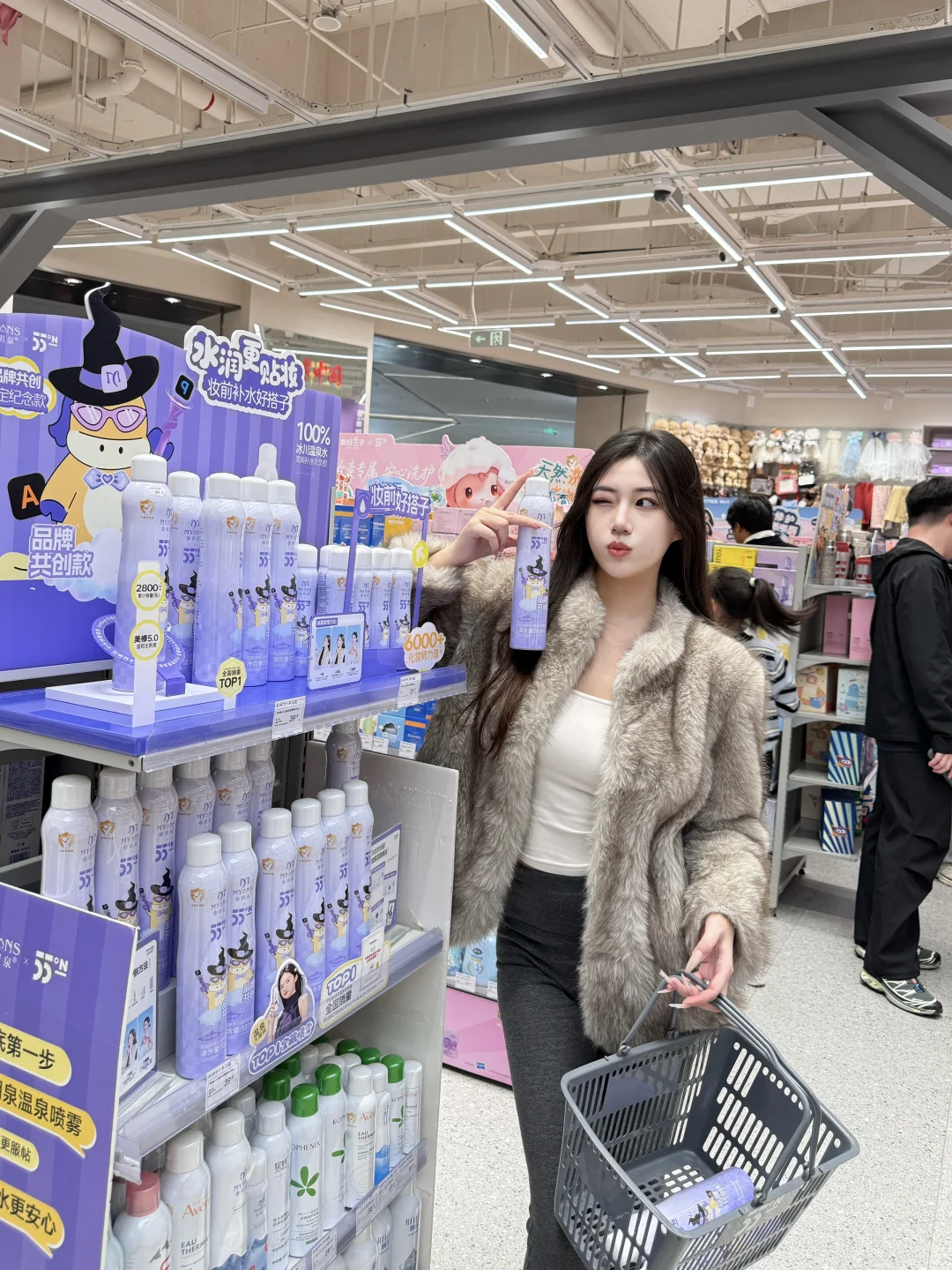 郑州美少女速冲！55°N×弥玥泉喷雾太懂卡粉人