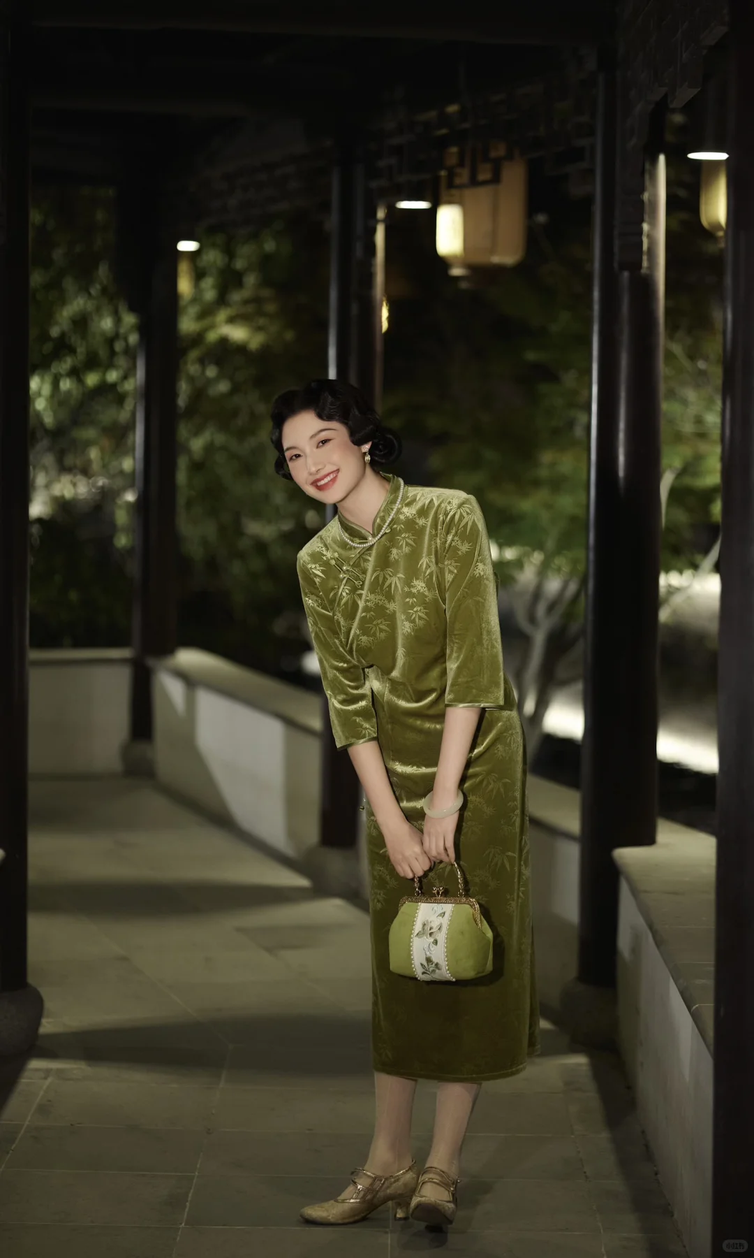 在江南写上一封信名为：青春《旗袍夜影》