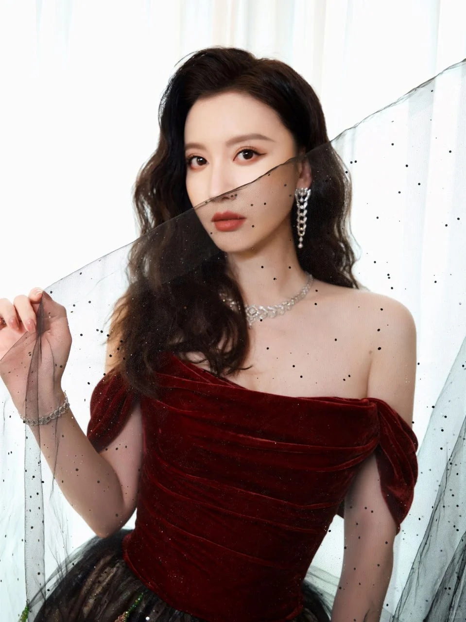 #张萌 红色抹胸性感连衣裙写真