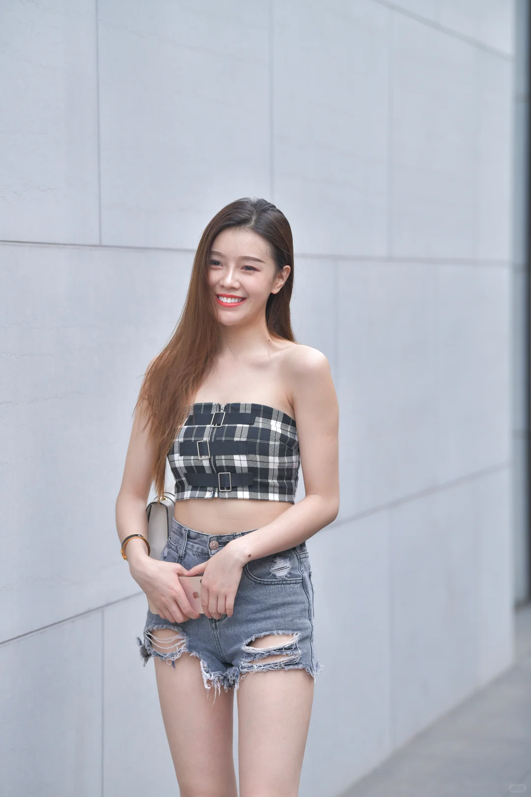 街拍美女！被这件背心穿上的夏天～☀️