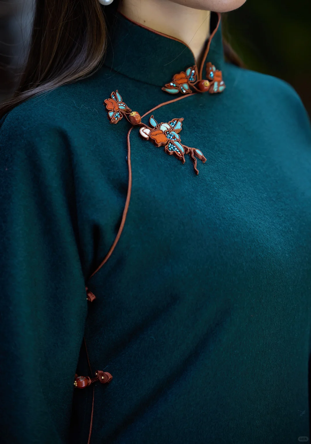 远山眉黛长，细柳腰枝袅