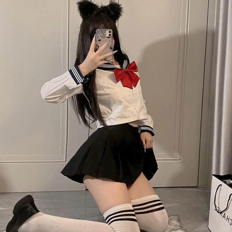 🎀今天是学院风+小性感的搭配～