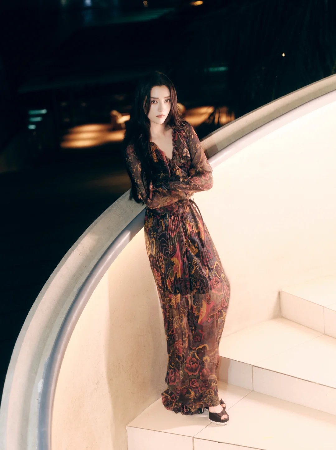 黑长直清冷美的娜然