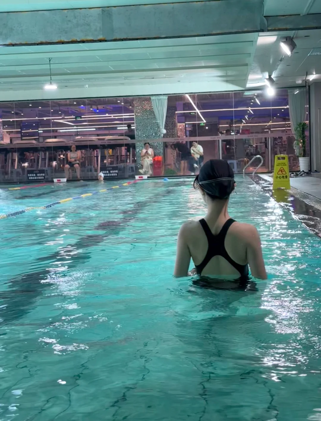 谁说室内游泳不能玩水？！💦