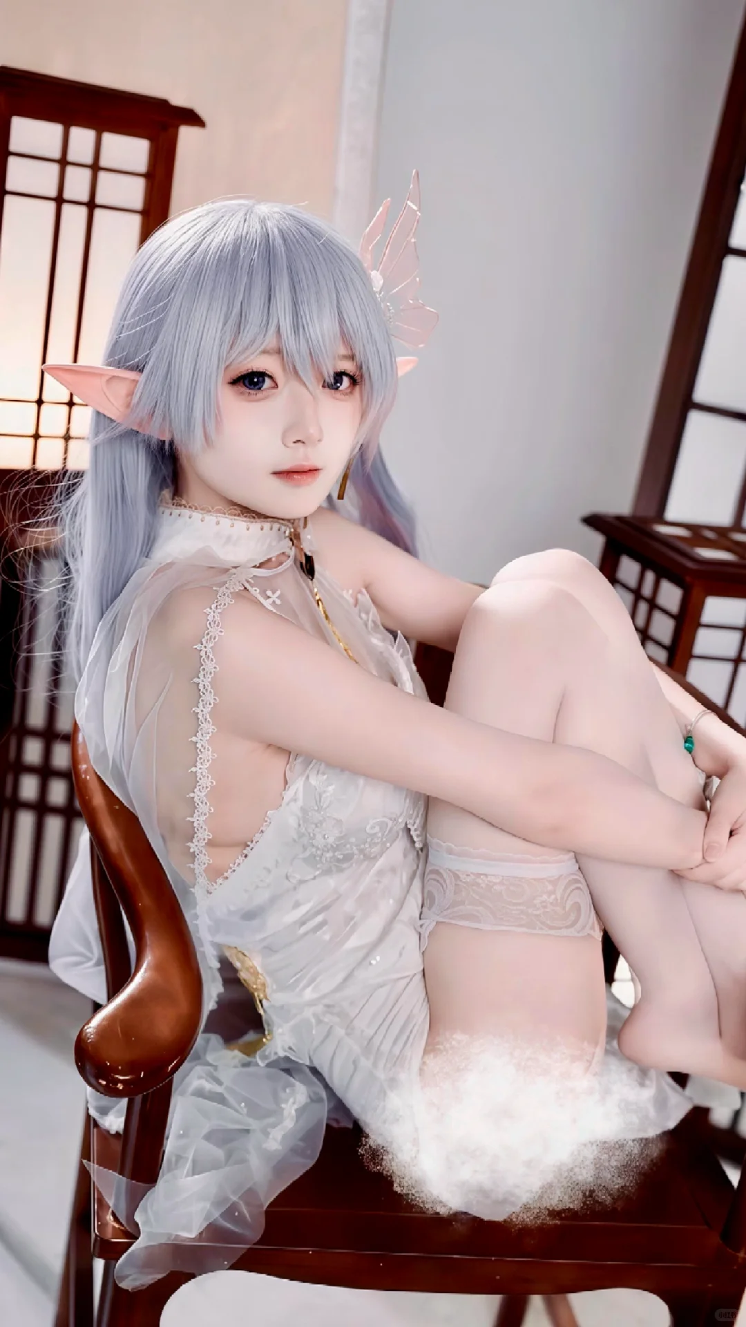 白丝与光影的邂逅：阿尔比恩cos的梦幻瞬间✨