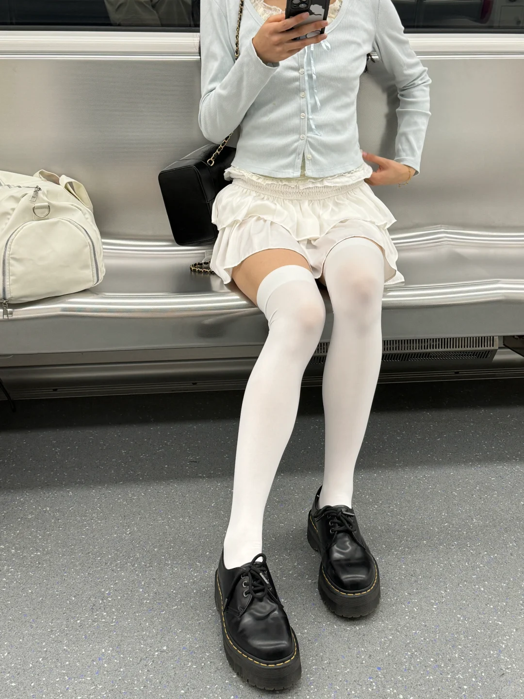 纯欲感爆棚！白色过膝袜就是显瘦天菜（live图