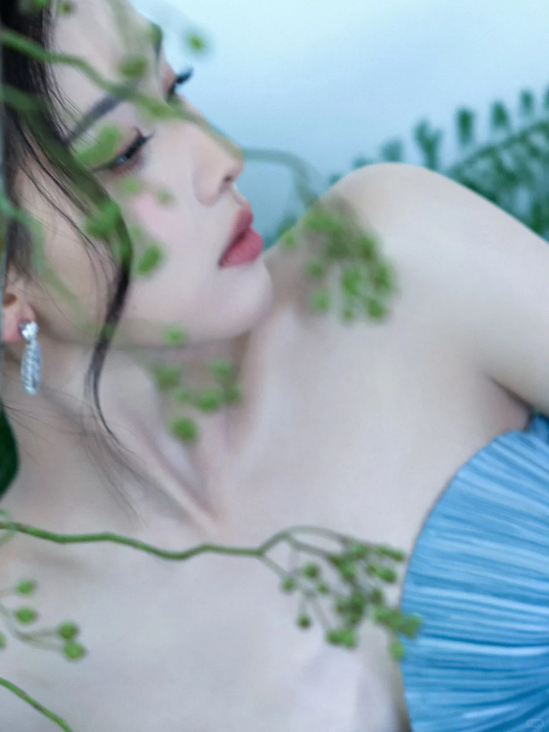 陈都灵今晚金鸡奖造型，优雅蓝调时刻～