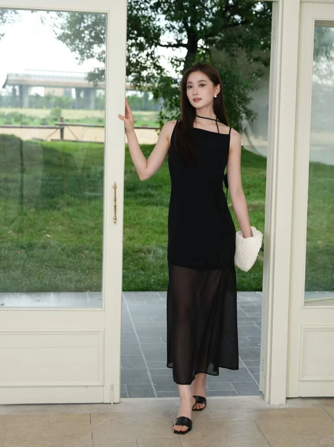 气质小姐姐的夏日浪漫穿搭