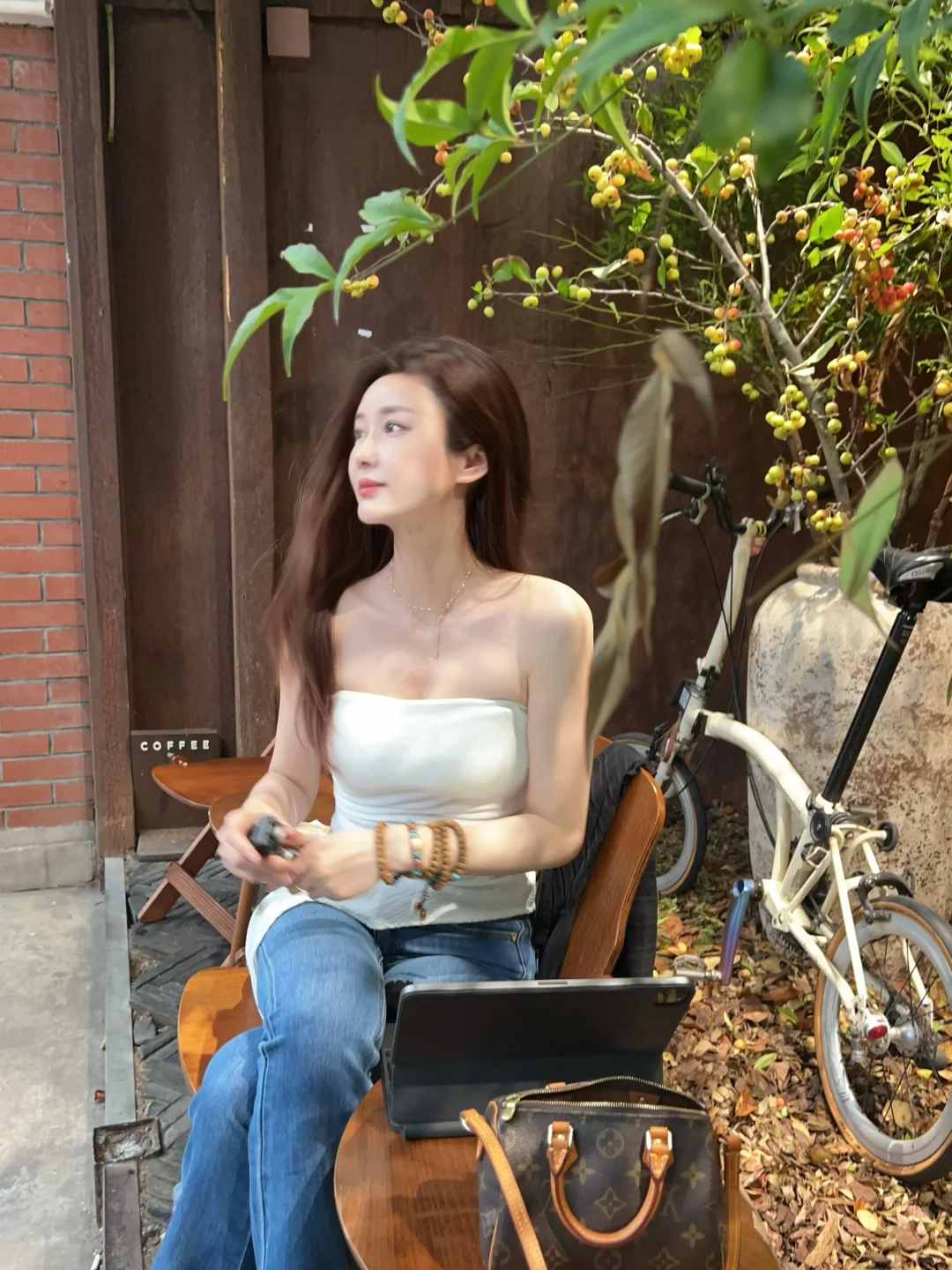 42岁，过的好的原因：独居、不恋爱、阅读，打扮